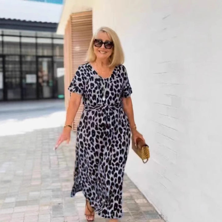 Dame Maxikjole med moderne leopardmønster fra Stilla