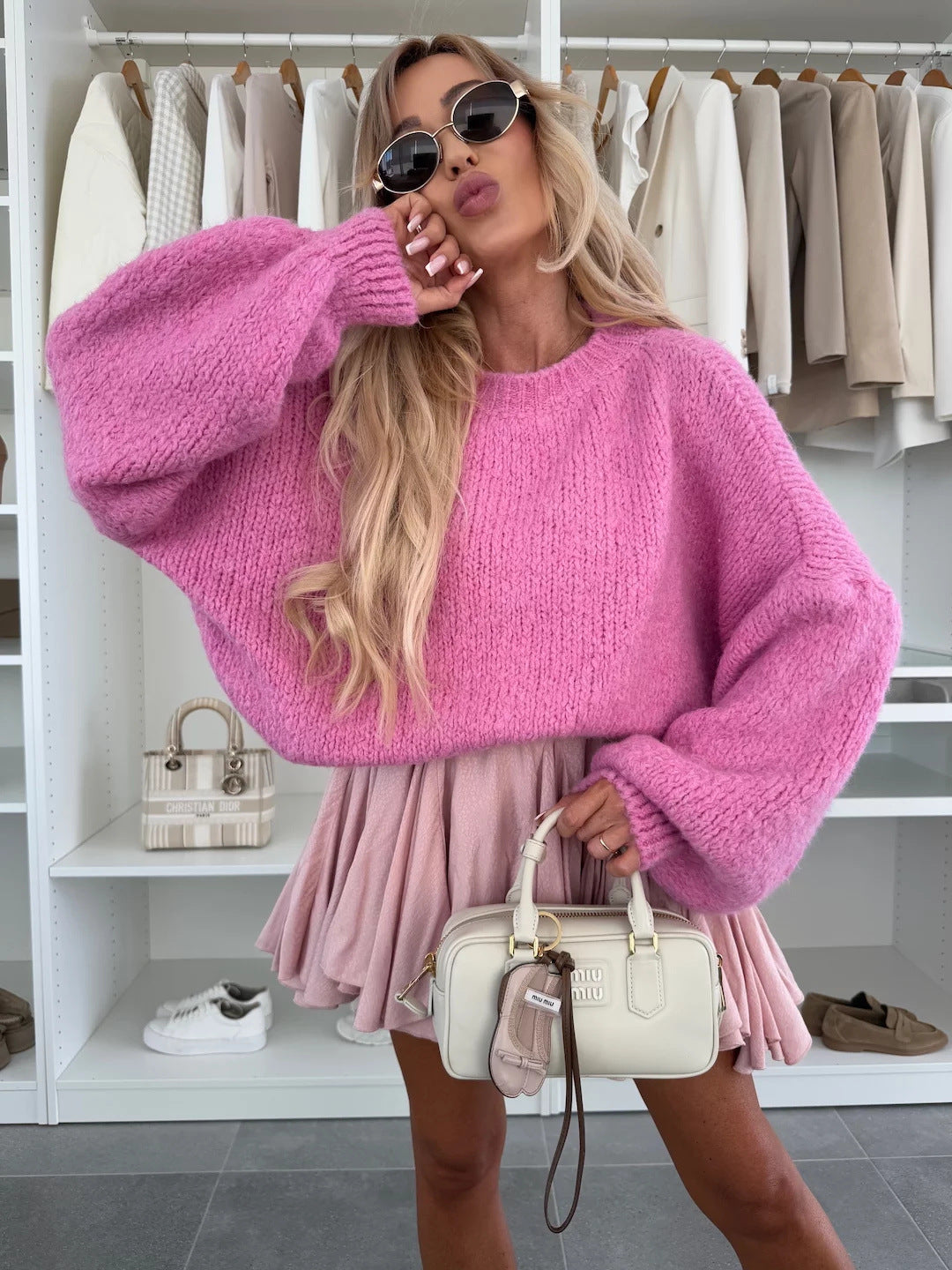 Kvinders oversized strikket sweater med voluminøse ærmer og moderne design Stilla