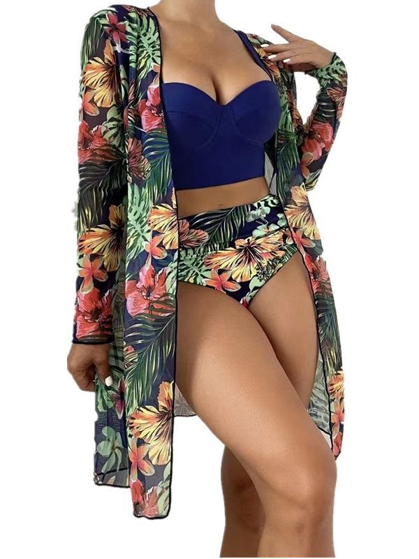 Dame strandoutfit med floralt cover-up og højt skåret bikini Stilla