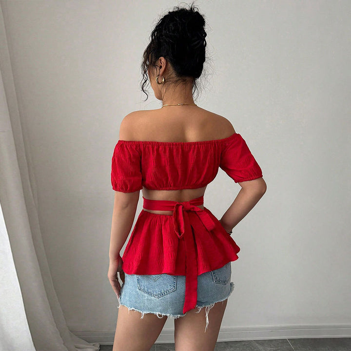 Kvinders off-shoulder bluse med flæsekant og sideløse udskæringer Stilla