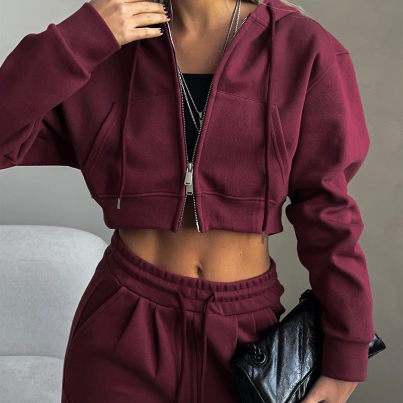 Damer Cropped Hoodie og løse Joggingbukser i et afslappet look