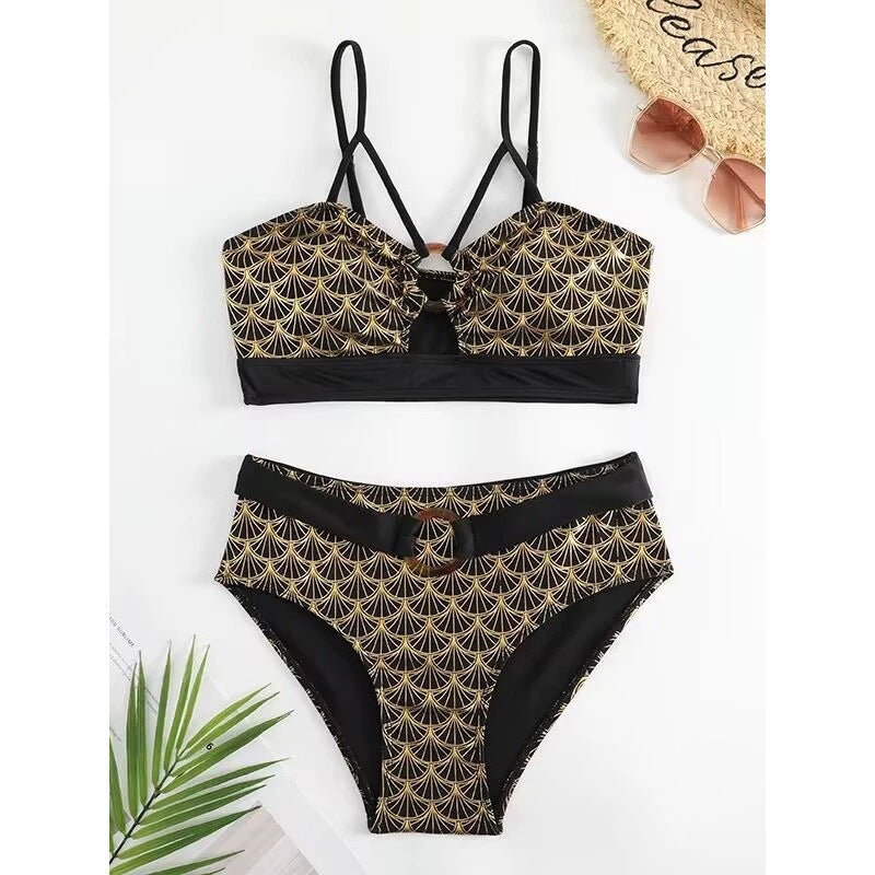 Dame triangel-bikini med elegant snit og moderne accenter Skovae