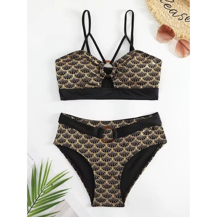 Dame triangel-bikini med elegant snit og moderne accenter Skovae