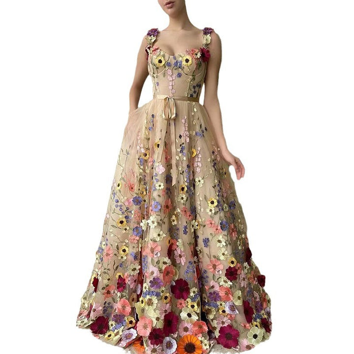 Dame Prunkfuldt Aftenkjole med blomsterdesign og transparent tylstof Stilla