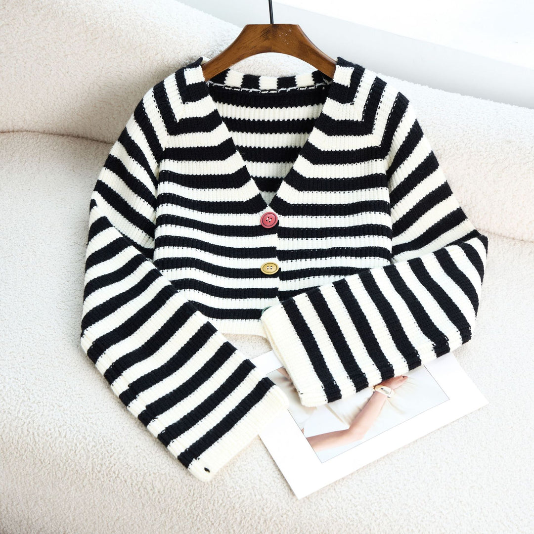 Kvinders cropped cardigan med farverige knapdetaljer og moderne design Stilla