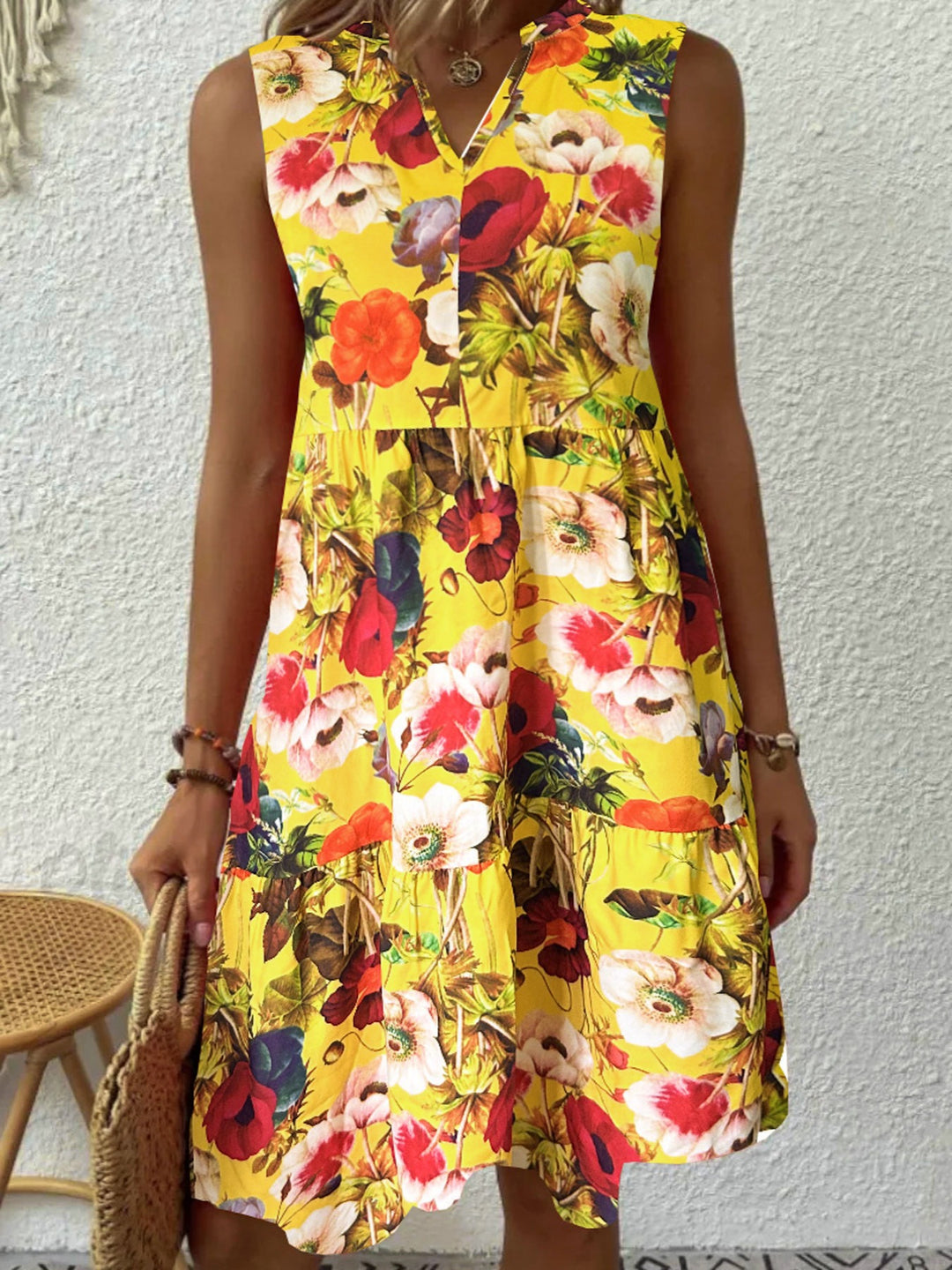 Dame sommerkjole med V-hals og blomsterdesign Stilla