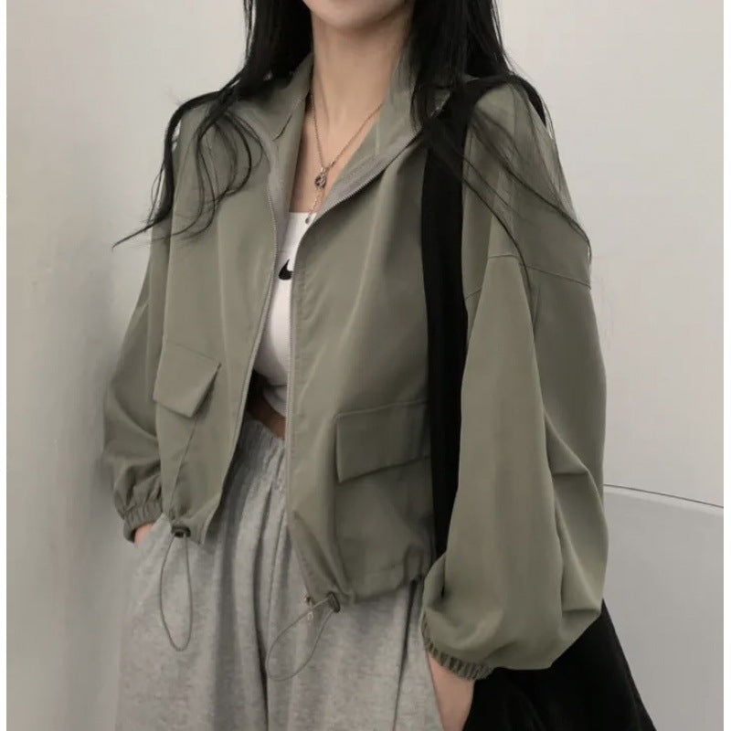 Kvinders cropped jakke med elastiske manchetter og casual pasform