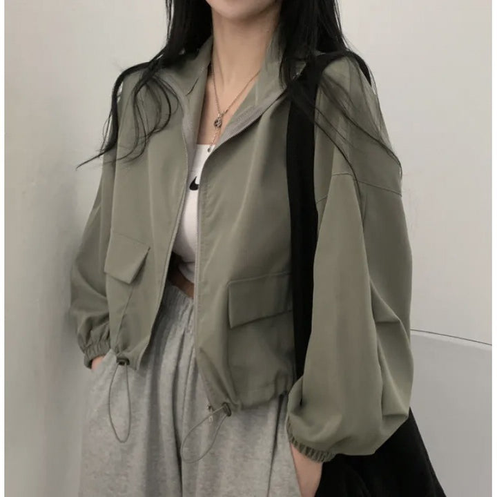 Kvinders cropped jakke med elastiske manchetter og casual pasform