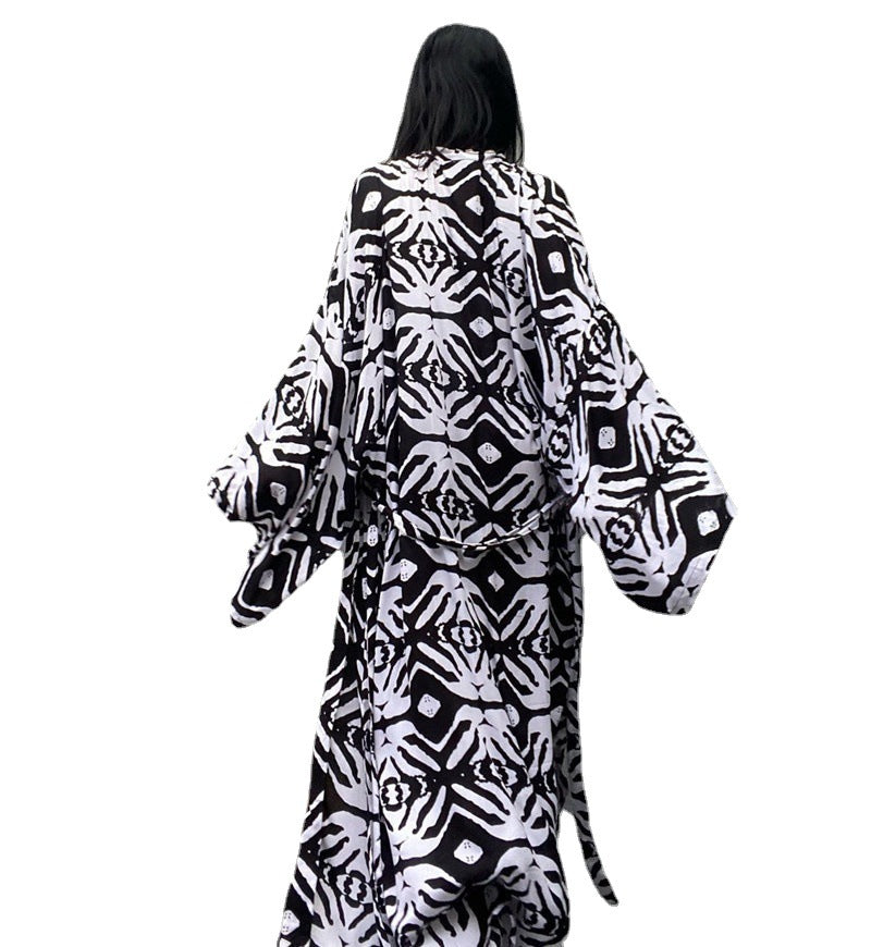 Dame Kimono-overdel med elegant mønster og luftige ærmer Stilla