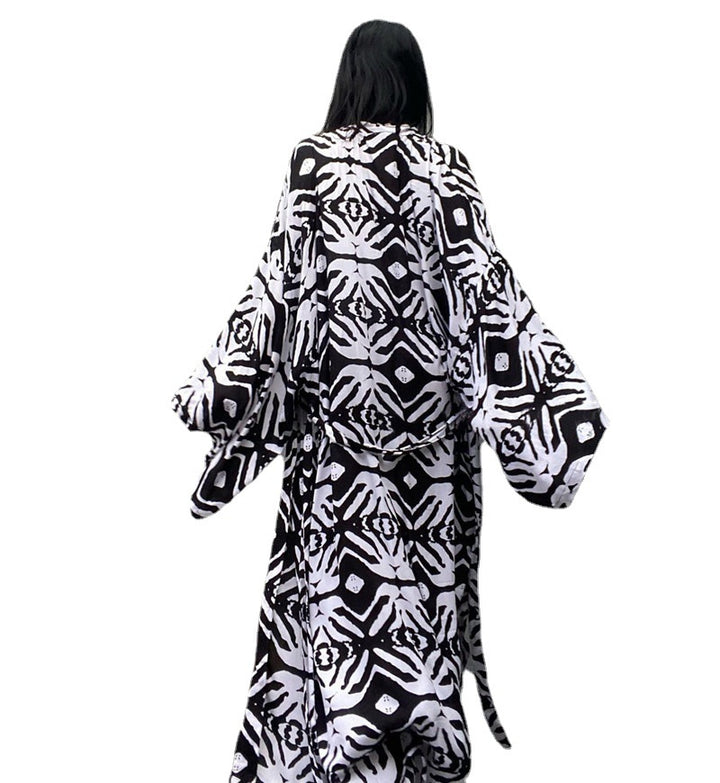 Dame Kimono-overdel med elegant mønster og luftige ærmer Stilla