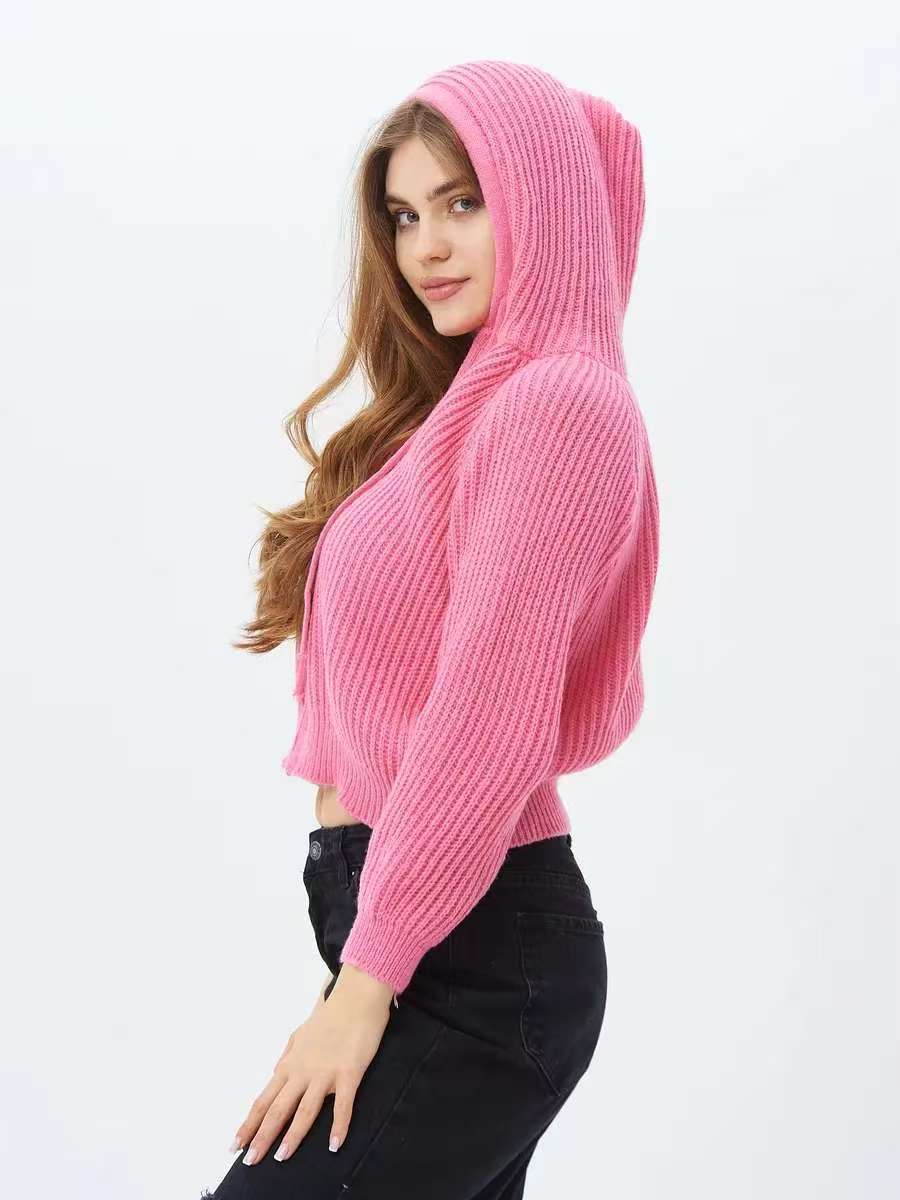 Women's Cropped Hoodie lavet af blødt ribbede strikmateriale med praktiske snore Stilla