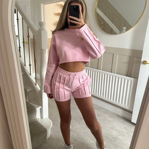 Kvinders afslappede cropped sæt med brede shorts og fashionable 3/4 ærmer