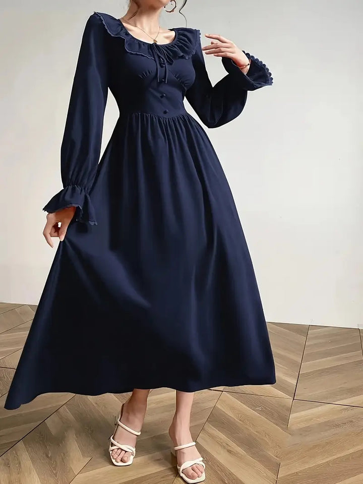 Dame Maxikjole med elegante flæsedetaljer og lange ærmer Stilla
