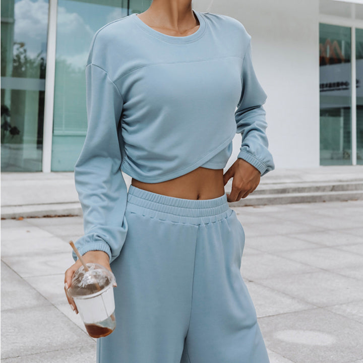 Kvindernes afslappede sæt med cropped top og brede sweatpants Skovae
