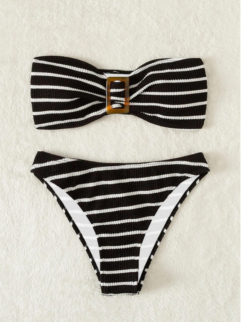 Dame bandeau bikini med moderne stribemønster og dekorativ spænde Skovae