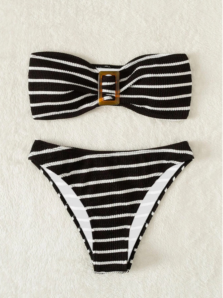 Dame bandeau bikini med moderne stribemønster og dekorativ spænde Skovae