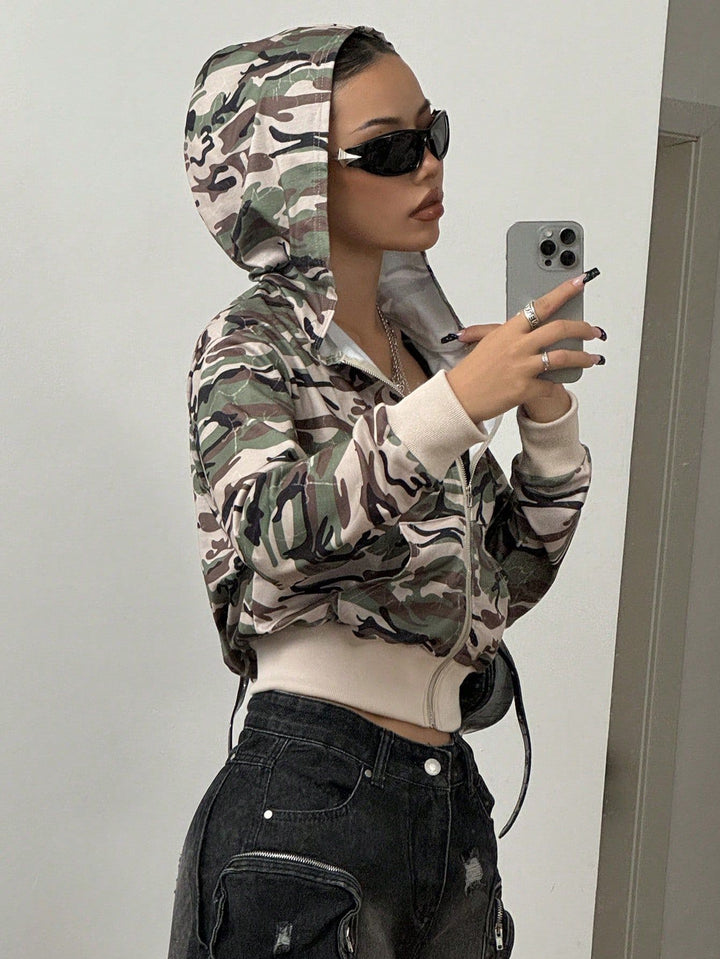 Kvindernes cropped hoodie jakke i moderne camouflage stil Stilla