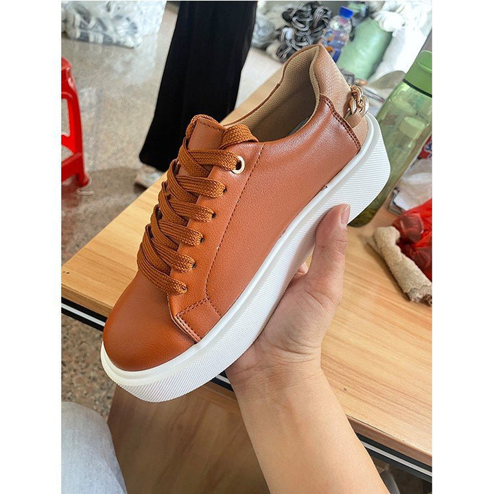 Dame sneakers med komfortabel plateau sål og modige detaljer Stilla