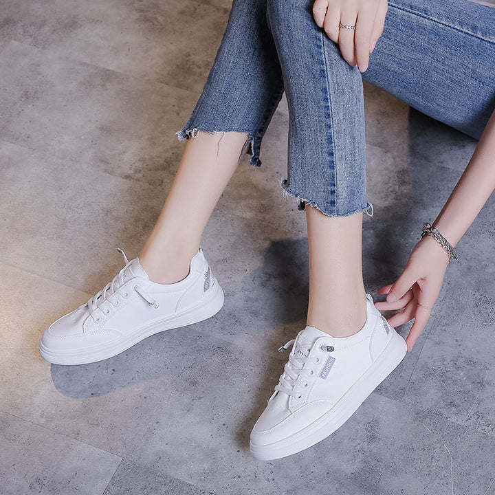 Dame sneakers med moderigtig plateau sål og sportsligt design Stilla