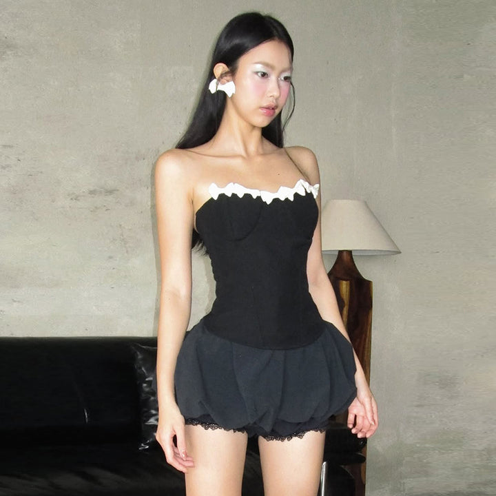 Dame Bustier-top med ruffles-detalje og voluminøs bund Stilla