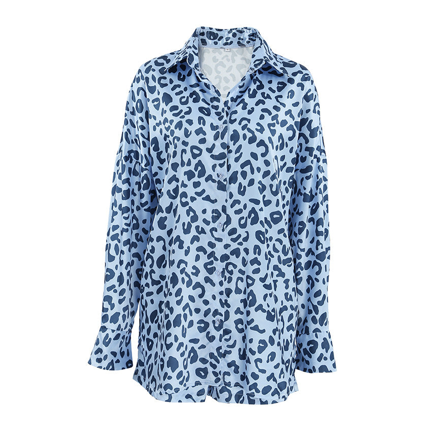 Dame sæt bestående af afslappet leoprint skjortejakke og shorts Stilla