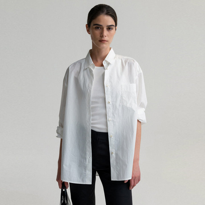 Dame oversized bomuldsbluse med afslappet snit og brystlomme Stilla