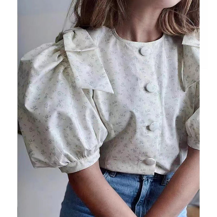 Damebluse med volumniøse puffærmer og elegante sløjfer Stilla