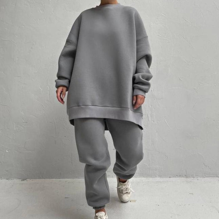 Kvindernes komfortable oversized loungewear sæt med høj krave og elastiske manchetter