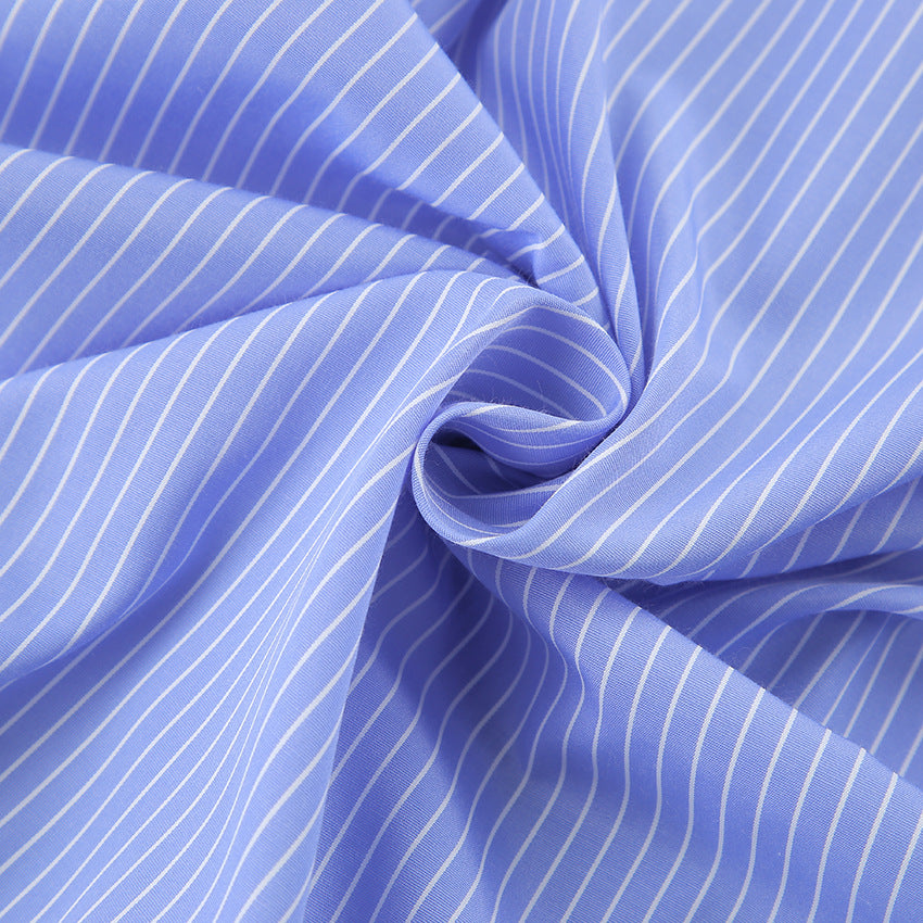 Damebluse med taillieret snit og ruffle detaljer Stilla