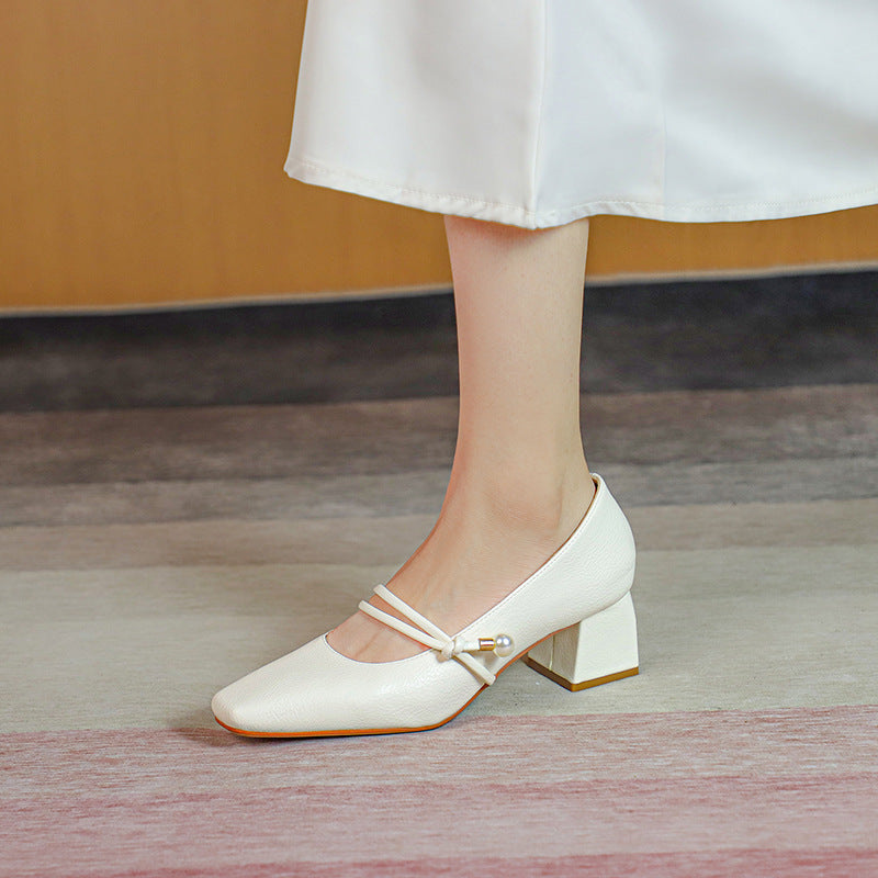 Dame elegante blokhæls pumps med dekorativ rem i kvadratisk design Stilla
