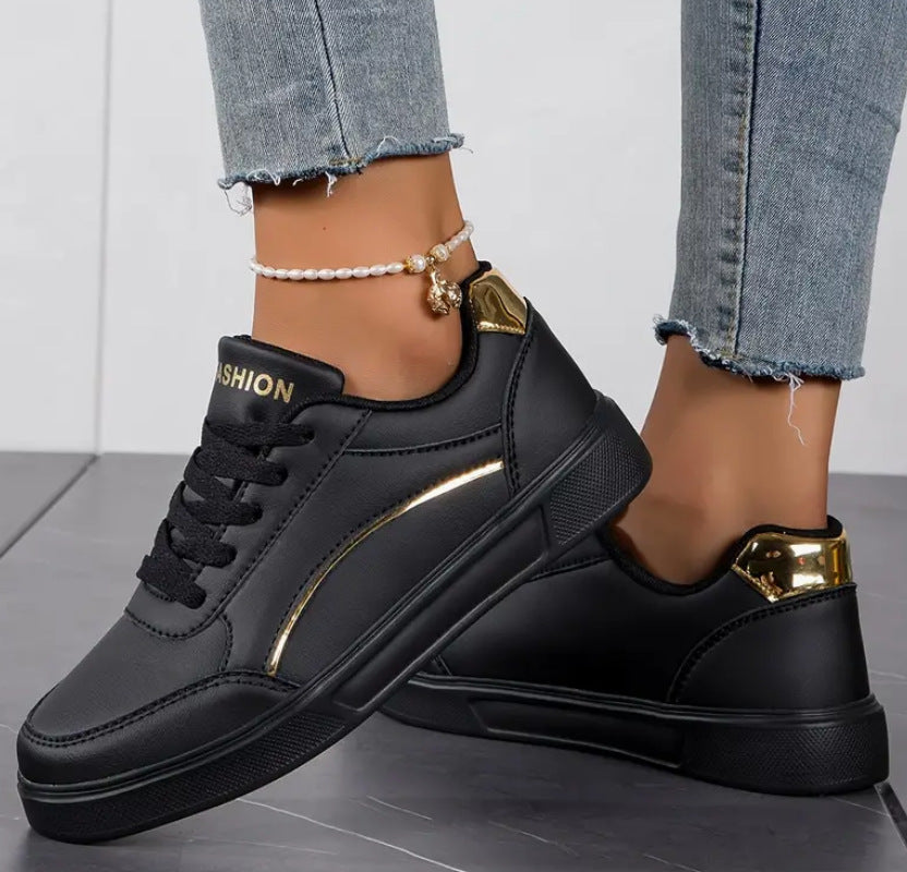 Dame nan lavtskåret kunstlæder sneakers med holografisk hælbesætning Skovae
