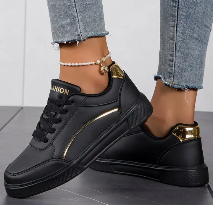 Dame nan lavtskåret kunstlæder sneakers med holografisk hælbesætning Skovae
