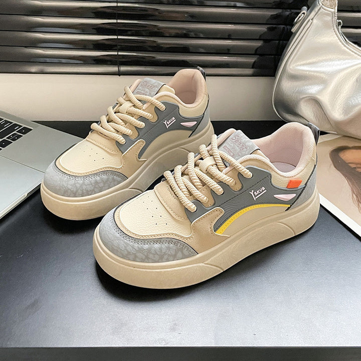 Dame Sneakers i fashionable design med strukturerede overflader og komfortabelt fodseng Stilla