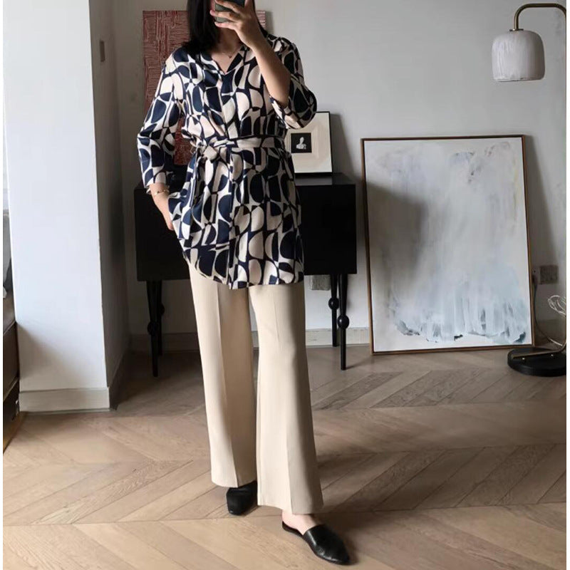 Dame elegant skåret bluse med afslappet pasform og brede bukser Stilla