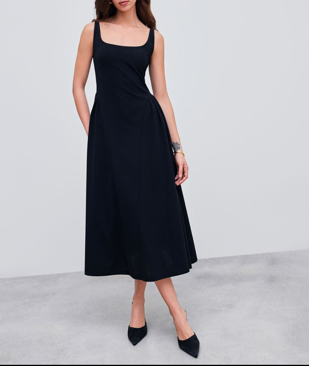 Dame maxikjole med off-shoulder design og figurvenlig pasform Skovae