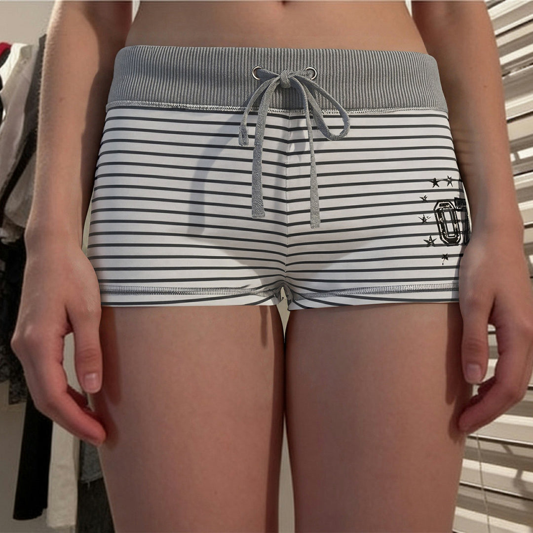 Dame fritidsshorts med raffineret stribemønster og elastisk talje Skovae