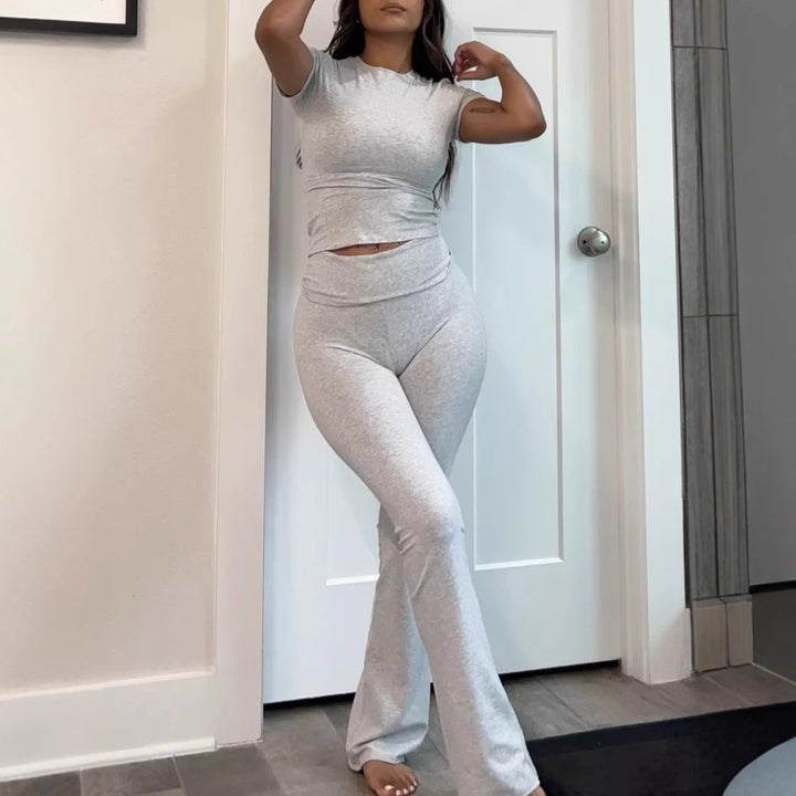 Dame komfortabel fritids-sæt med cropped top og sporty bukser Stilla