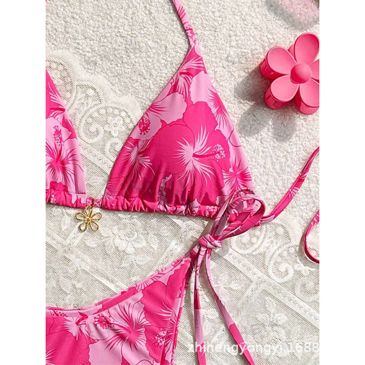 Dame trekant-bikini med blomsterprint og fine bindebånd Skovae