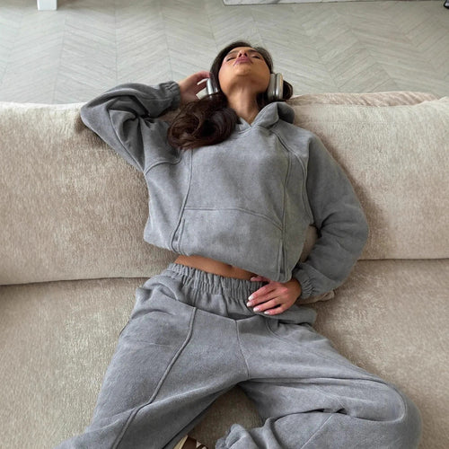 Kvinders sporty loungewear sæt med komfortabel hættejakke og elastiske bukser Skovae