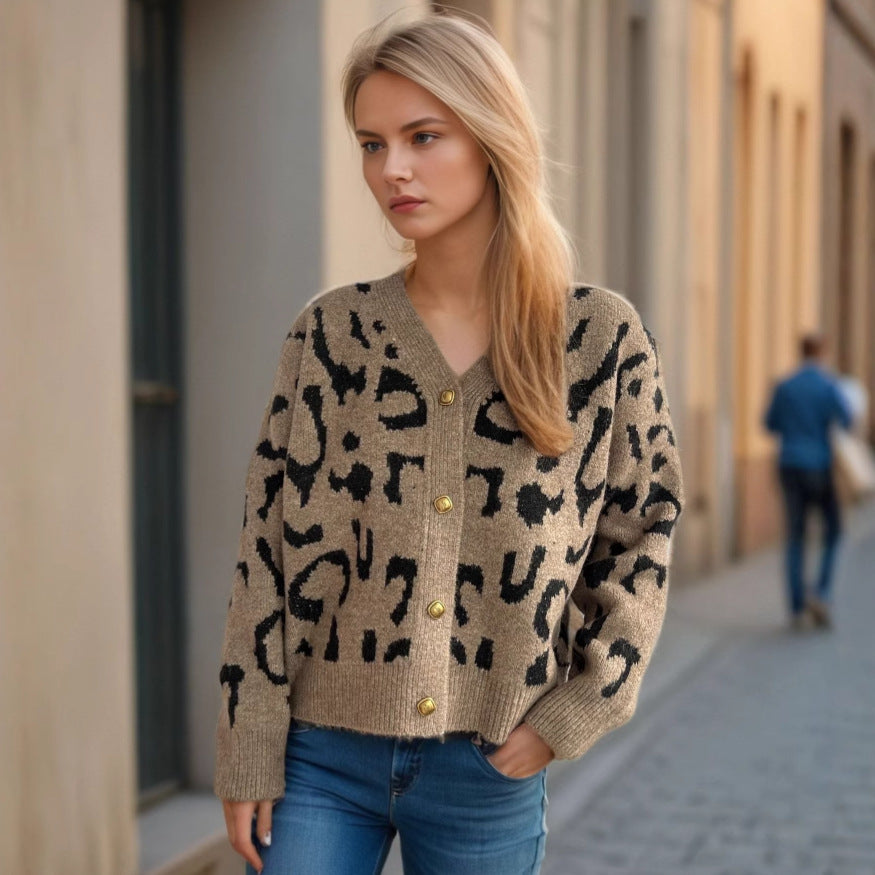 Kvinders fashionable cardigan med dyreprint og guldknapper Stilla