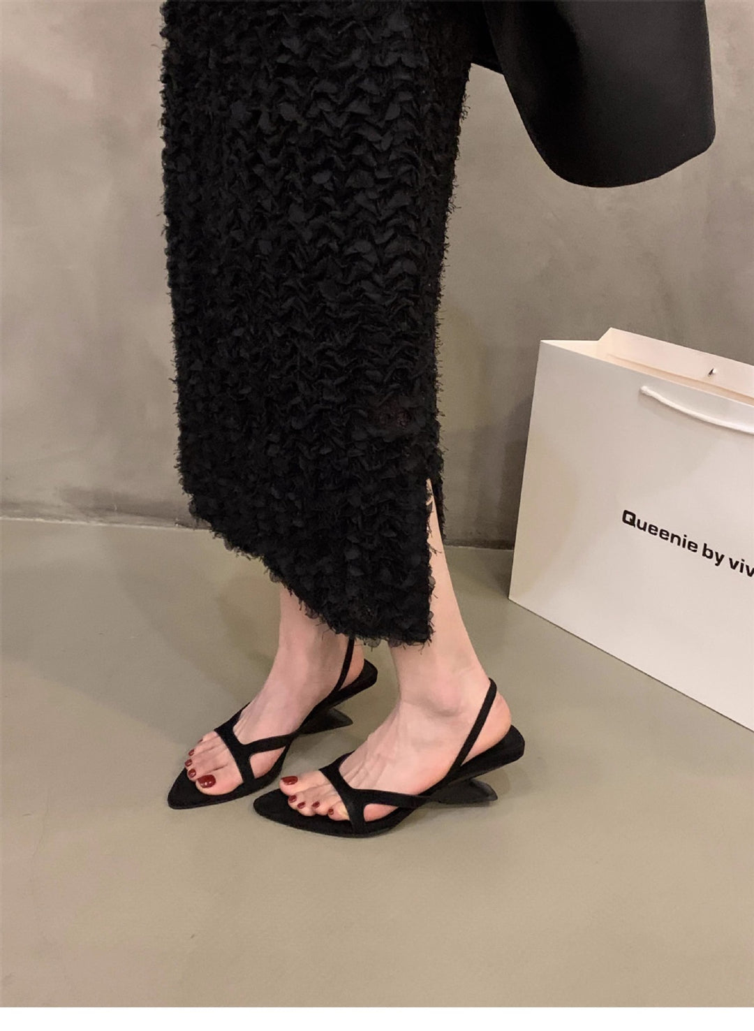 Dame Strappy Open-Toe Hælsandal med unikt design Stilla