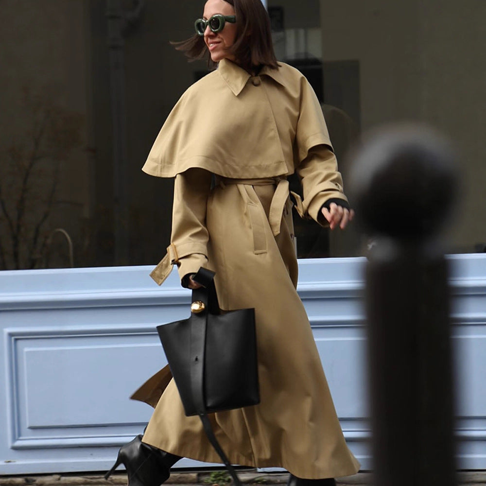 Dame trendy trenchcoat med bred oversize snit og aftagelig hætte Stilla