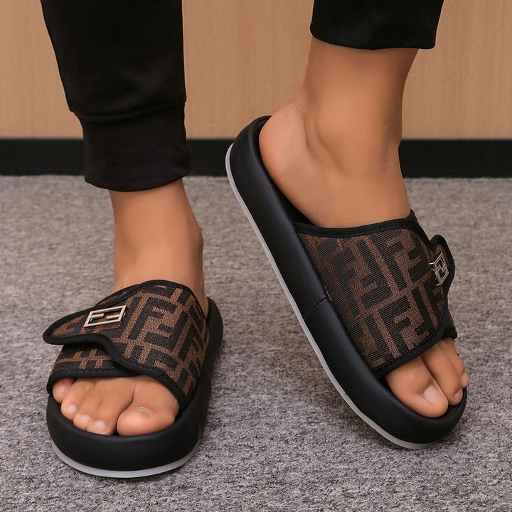 Dame slide-sandaler med moderigtigt design og anatomisk fodseng Stilla