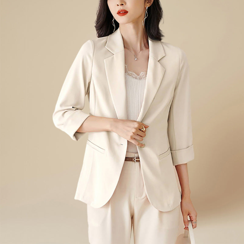 Dame stilfuld blazer med elegante detaljer og moderne snit Stilla