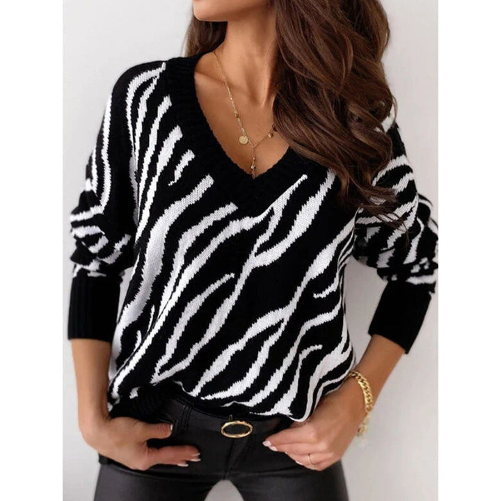 Dame strikket sweater med dyb V-hals og zebra mønster Stilla