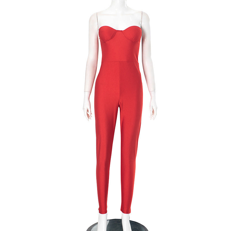 Dame figurtilpasset jumpsuit med stroppeløst design og elegant snit Skovae