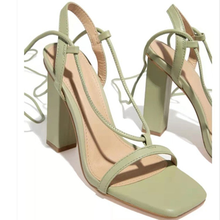 Dame nan filigrane Riemchensandalette med kvadratisk tåboks og ankelbindende viklesnor Skovae