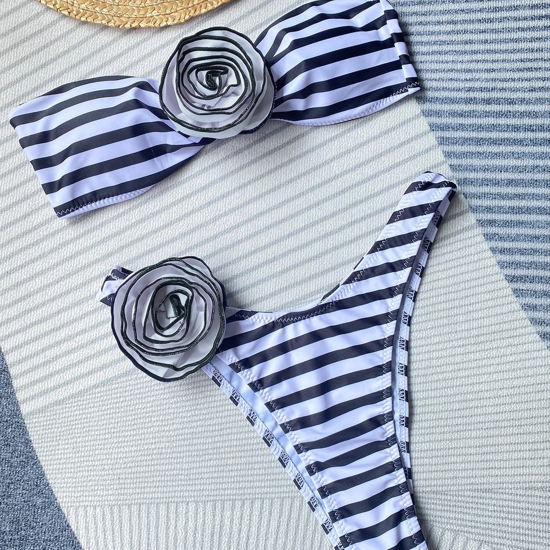 Dame Bandeau-Bikini med vidunderlig blomsterdekoration Skovae