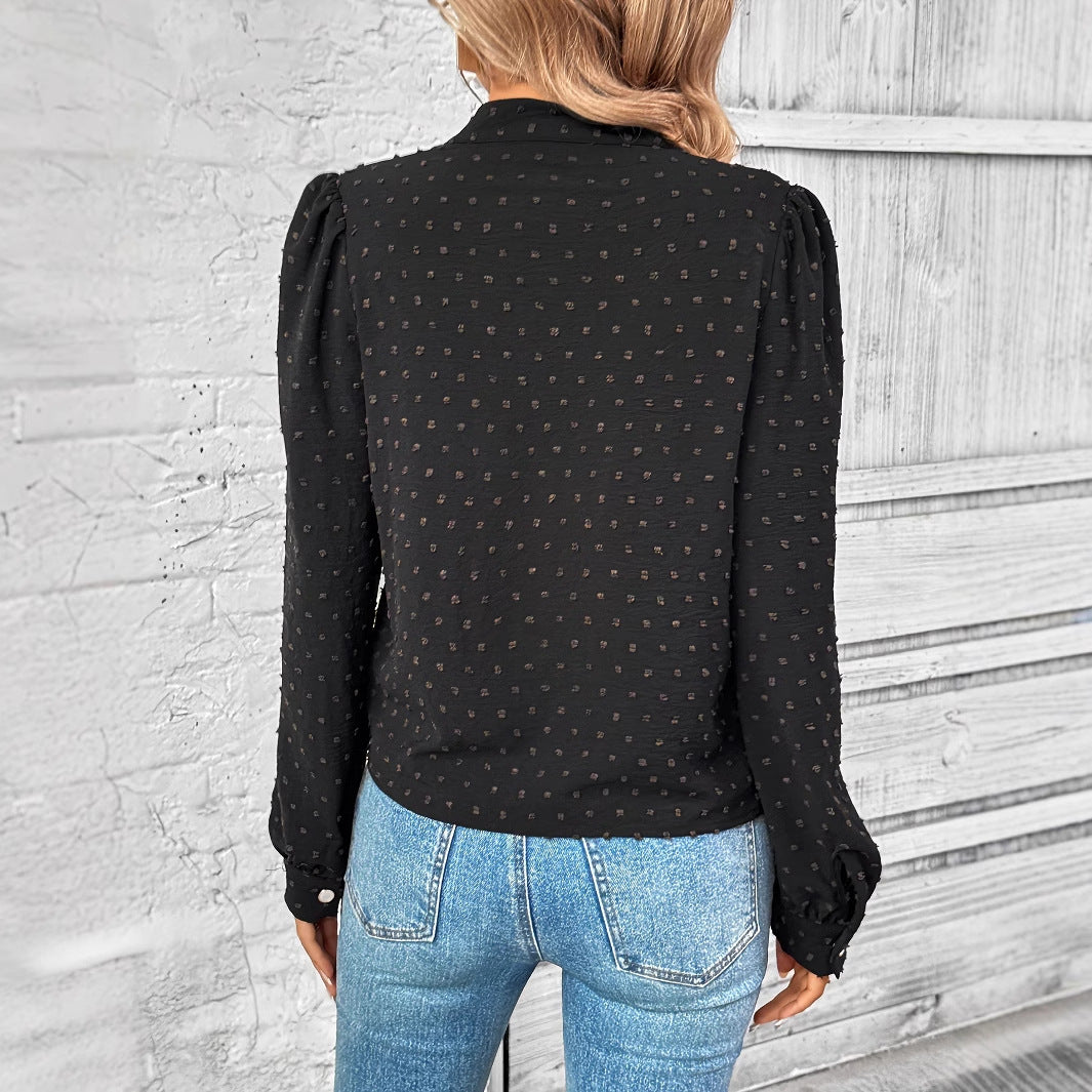 Dame elegant bluse med flæse detaljer og klassisk knapdesign Stilla