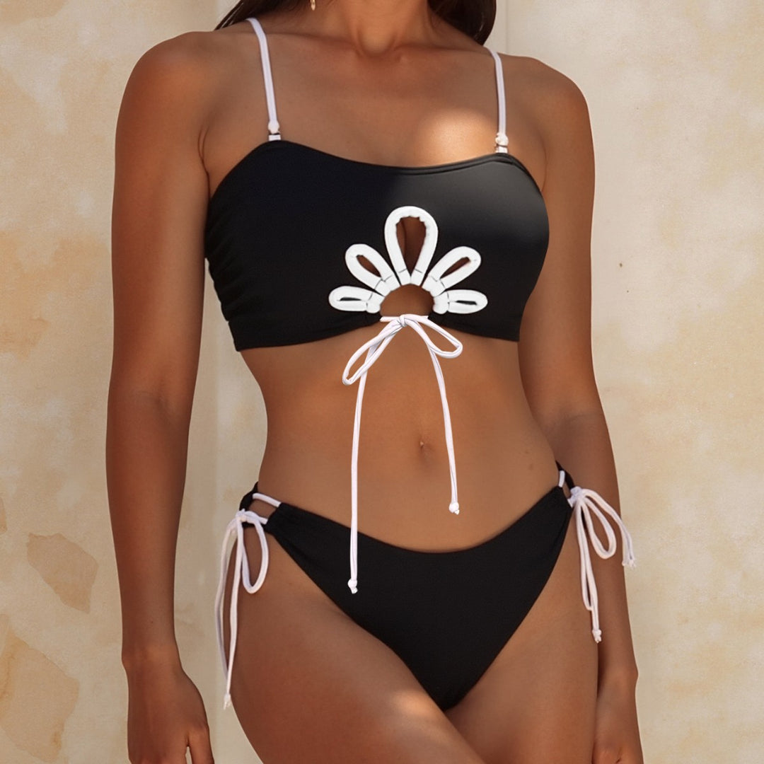 Dame bikini-sæt med moderigtigt snit og dekorativt cut-out Skovae